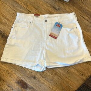 NWT Levi White Denim Shorts